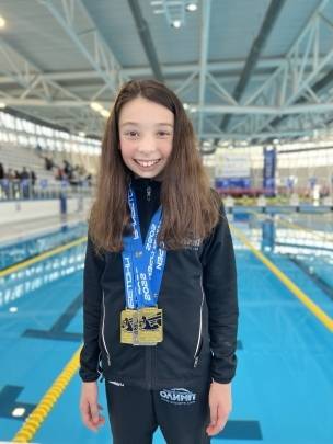 Надежда Комова от 4.В клас спечели 3 медала от Swimming open в Бургас. 